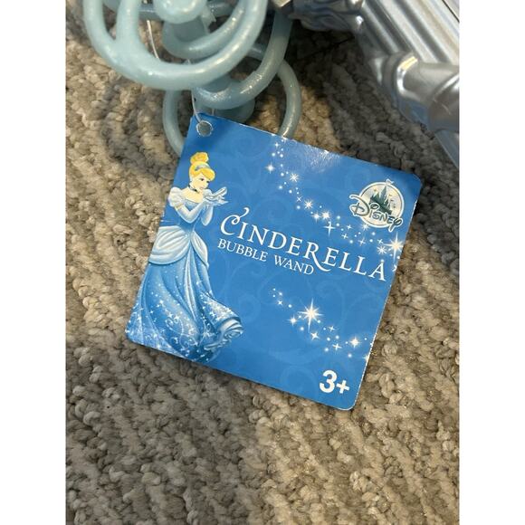 Disney Cinderella Carriage Bubble Wand New with Tags Light Up Sealed - Picture 3 of 7